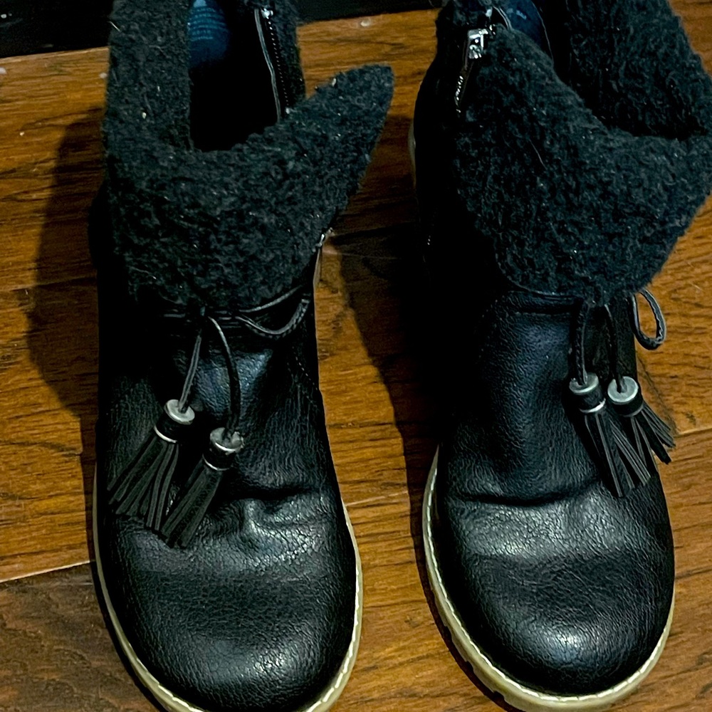 bass boots size 6 like new Black